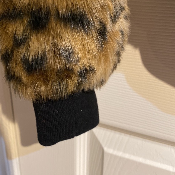 Faux Fur Jacket - Picture 5 of 9